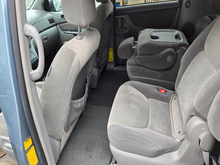 2008 Toyota Sienna CE 8-Passenger photo