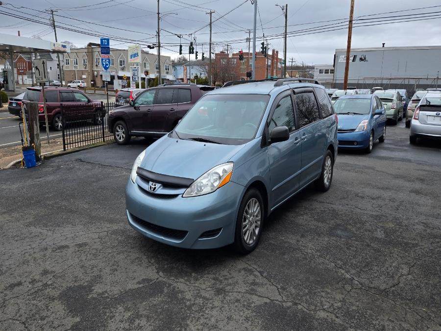 2008 Toyota Sienna CE 8-Passenger photo