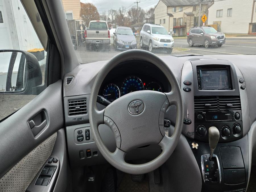 2008 Toyota Sienna CE 8-Passenger photo