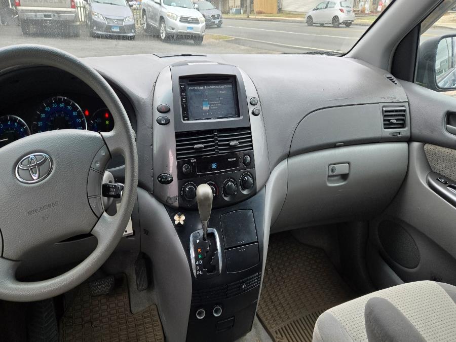 2008 Toyota Sienna CE 8-Passenger photo