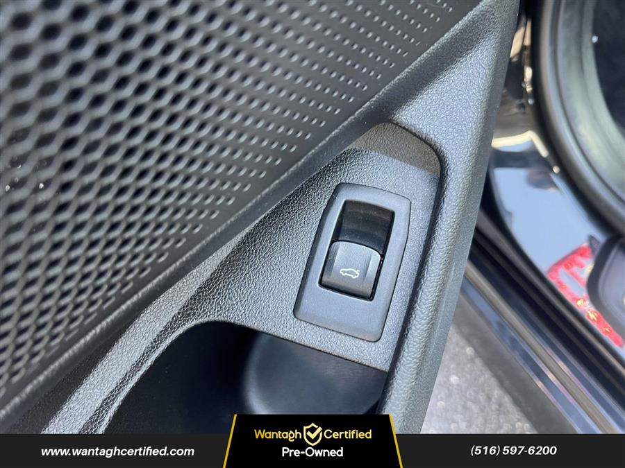 2022 BMW 3-Series 330i xDrive Sedan North Americ photo