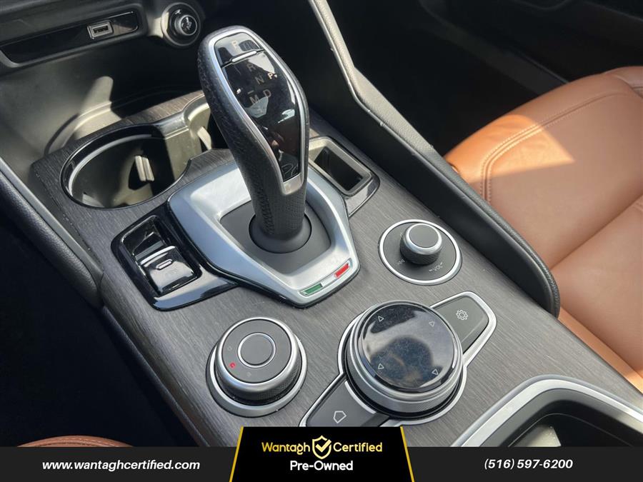 2022 Alfa Romeo Giulia Ti AWD photo
