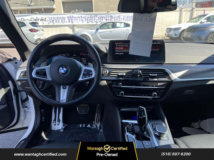 2022 BMW 5-Series 530i xDrive Sedan photo