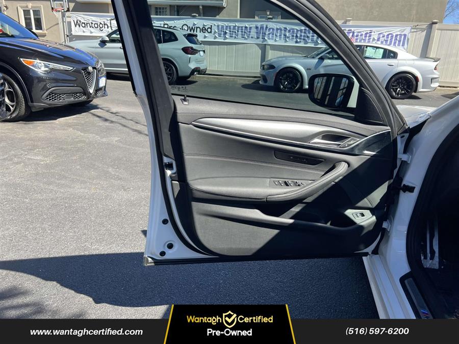 2022 BMW 5-Series 530i xDrive Sedan photo
