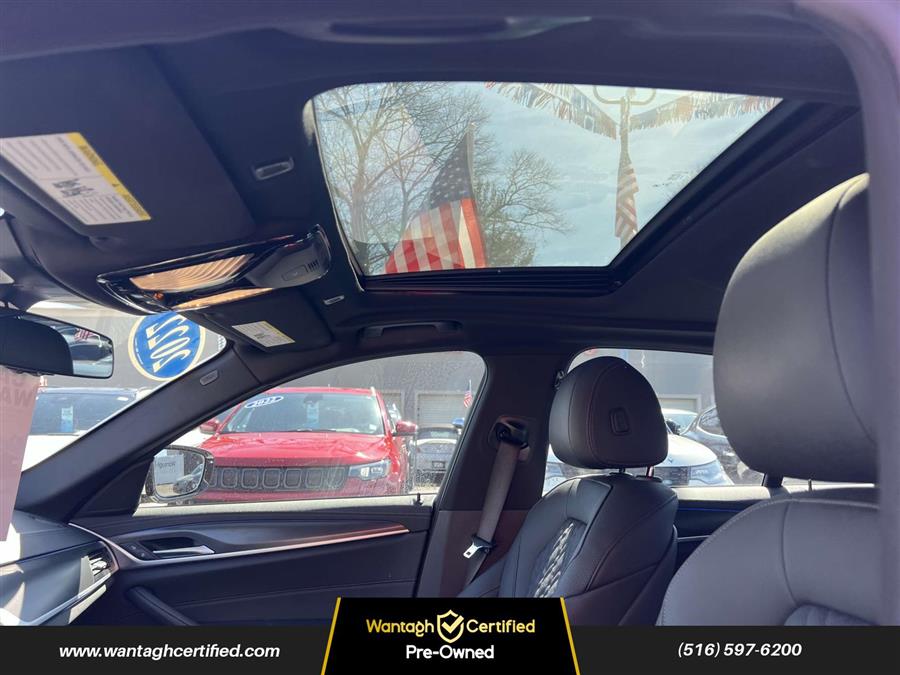 2022 BMW 5-Series 530i xDrive Sedan photo