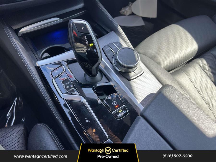2022 BMW 5-Series 530i xDrive Sedan photo