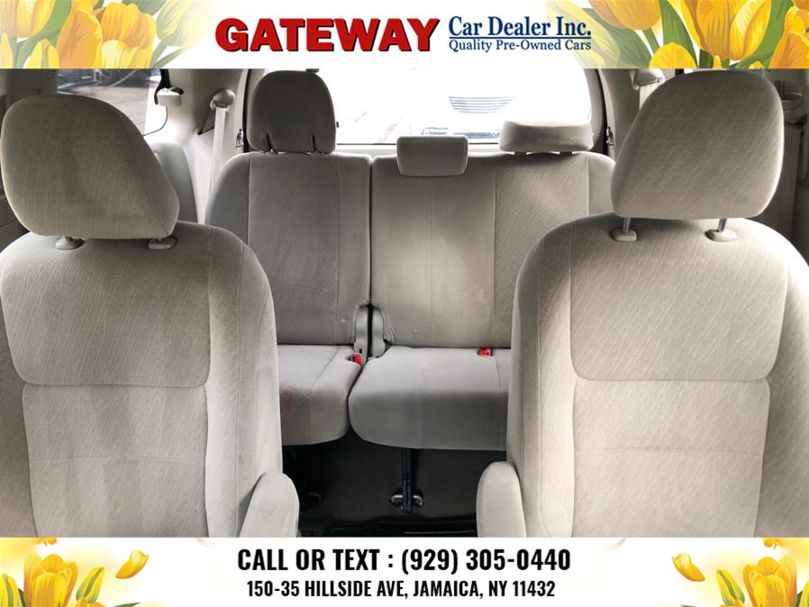 2016 Toyota Sienna 5dr 7-Pass Van LE AWD (Natl) photo