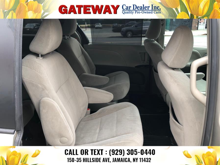 2016 Toyota Sienna 5dr 7-Pass Van LE AWD (Natl) photo