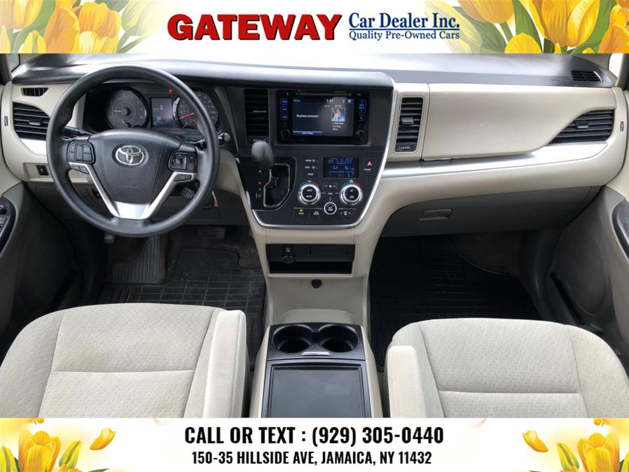2016 Toyota Sienna 5dr 7-Pass Van LE AWD (Natl) photo