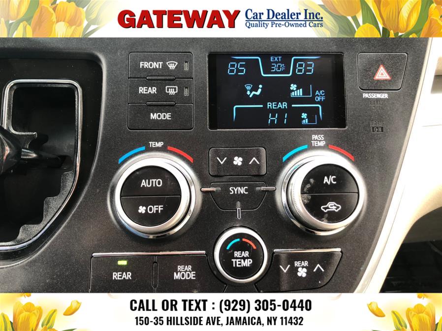 2016 Toyota Sienna 5dr 7-Pass Van LE AWD (Natl) photo