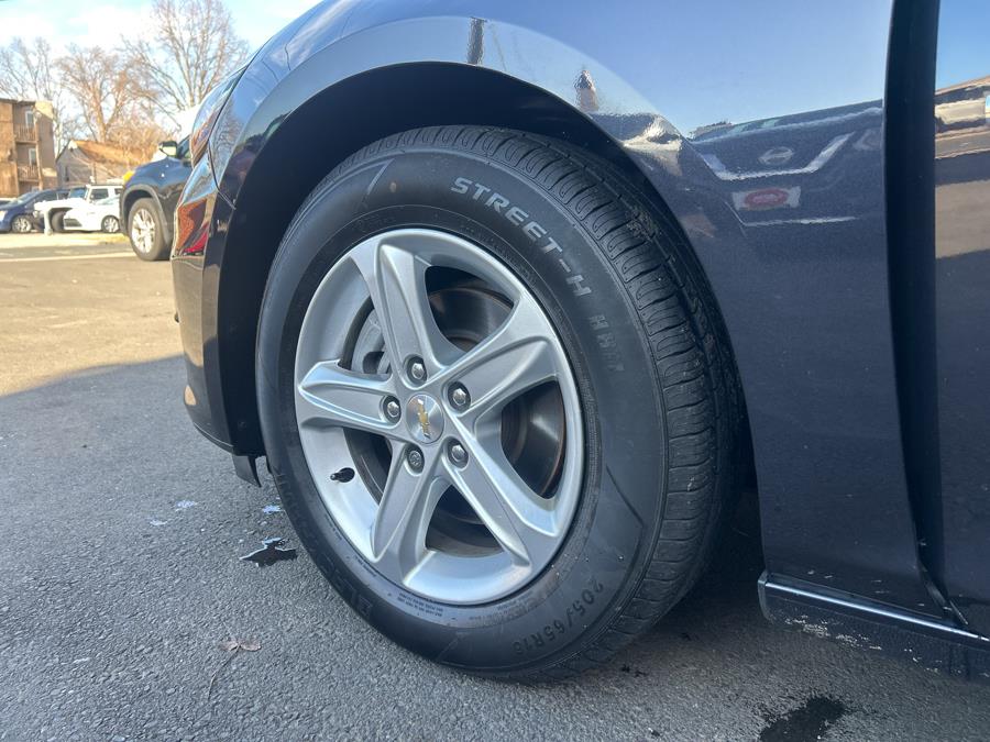 2022 Chevrolet Malibu 4dr Sdn LS w/1LS photo