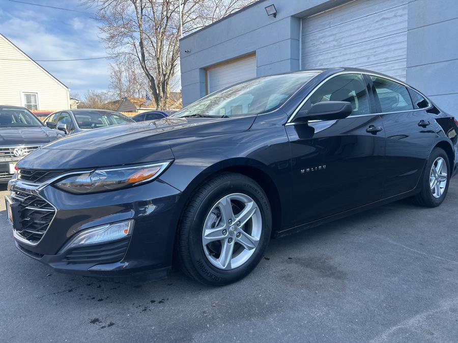 The 2022 Chevrolet Malibu 4dr Sdn LS w/1LS photos