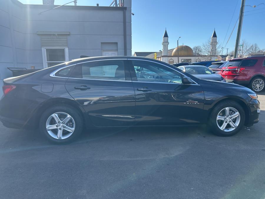 2022 Chevrolet Malibu 4dr Sdn LS w/1LS photo