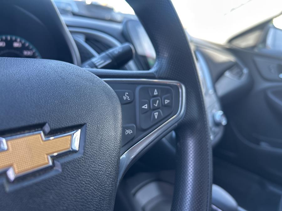 2022 Chevrolet Malibu 4dr Sdn LS w/1LS photo