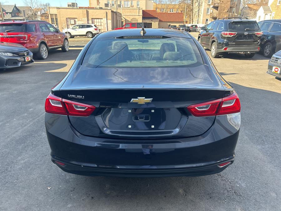 2022 Chevrolet Malibu 4dr Sdn LS w/1LS photo