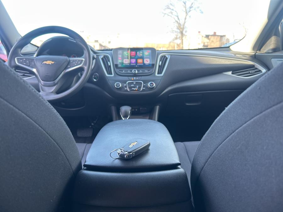 2022 Chevrolet Malibu 4dr Sdn LS w/1LS photo
