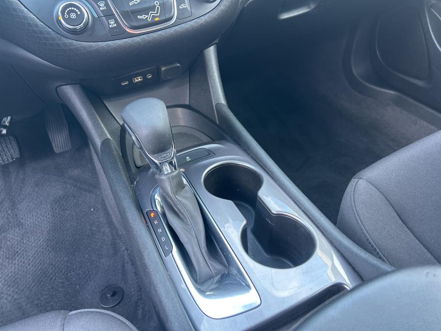 2022 Chevrolet Malibu 4dr Sdn LS w/1LS photo