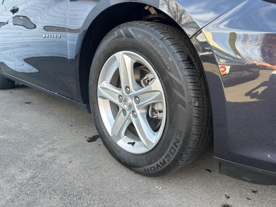 2022 Chevrolet Malibu 4dr Sdn LS w/1LS photo