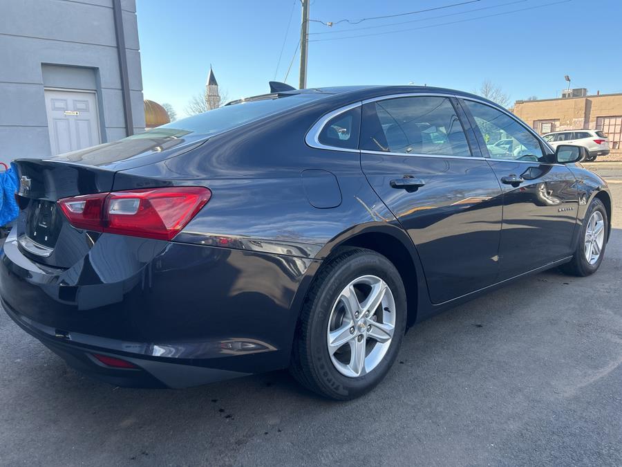 2022 Chevrolet Malibu 4dr Sdn LS w/1LS photo