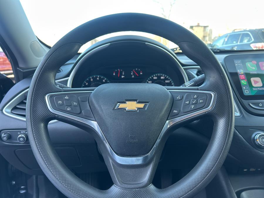 2022 Chevrolet Malibu 4dr Sdn LS w/1LS photo