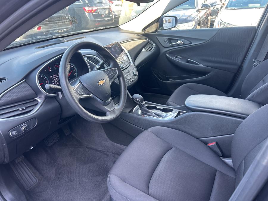 2022 Chevrolet Malibu 4dr Sdn LS w/1LS photo
