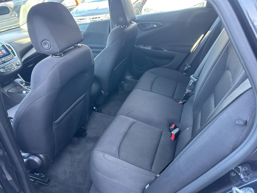 2022 Chevrolet Malibu 4dr Sdn LS w/1LS photo