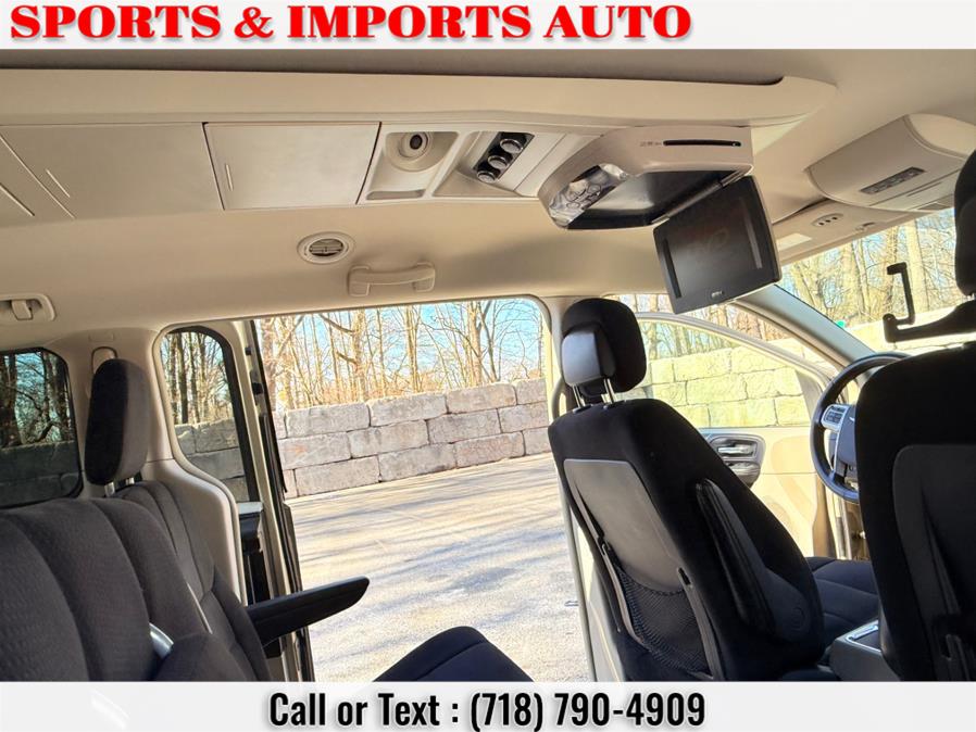 2011 Chrysler Town & Country Touring photo
