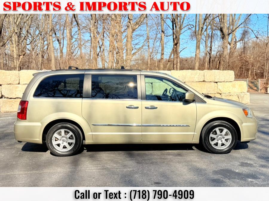2011 Chrysler Town & Country Touring photo