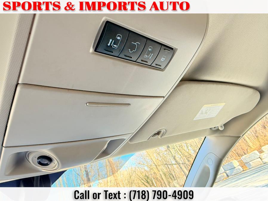 2011 Chrysler Town & Country Touring photo