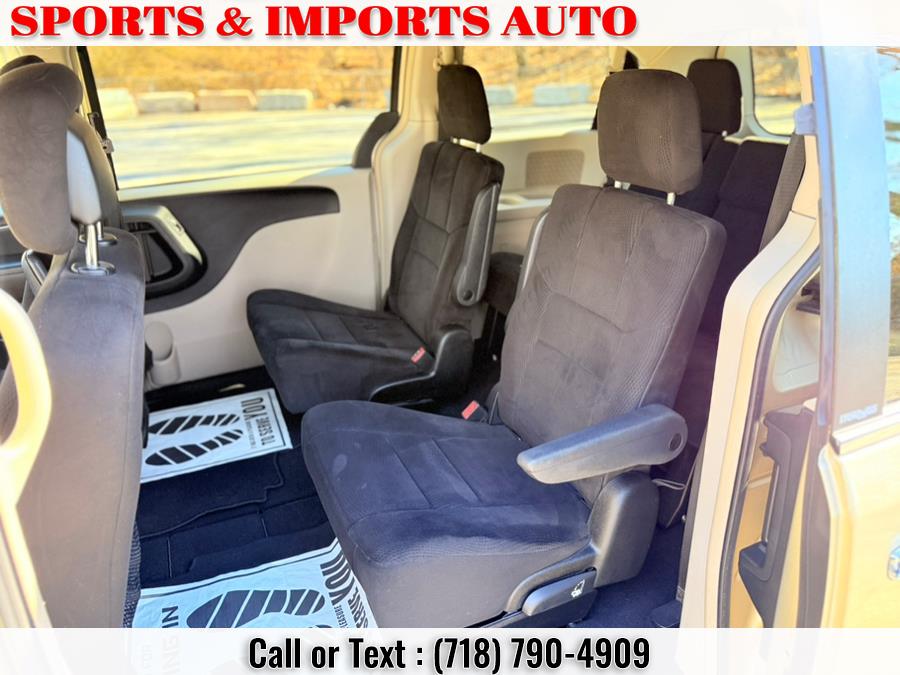 2011 Chrysler Town & Country Touring photo