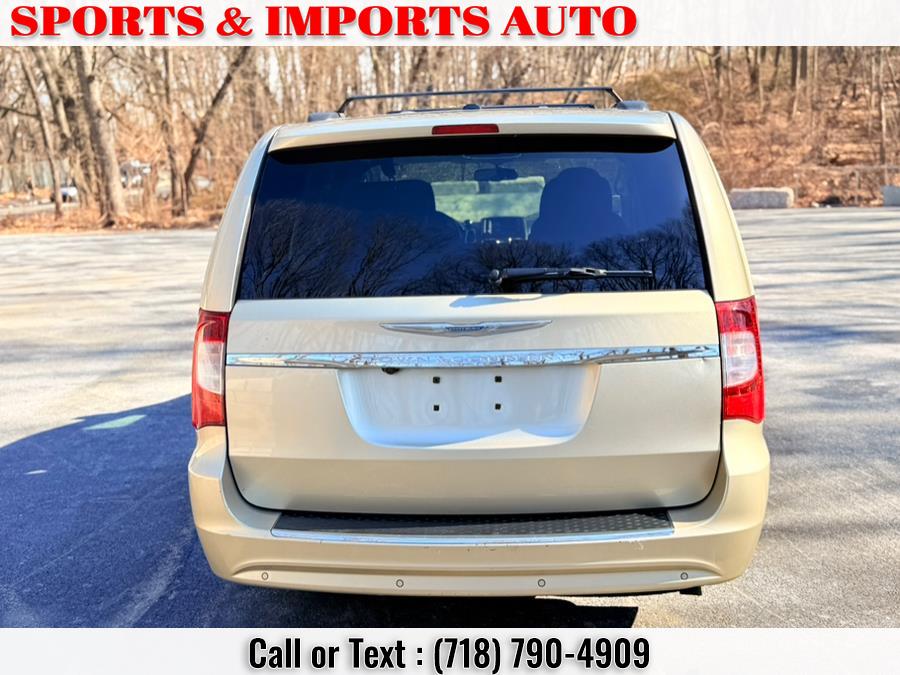 2011 Chrysler Town & Country Touring photo