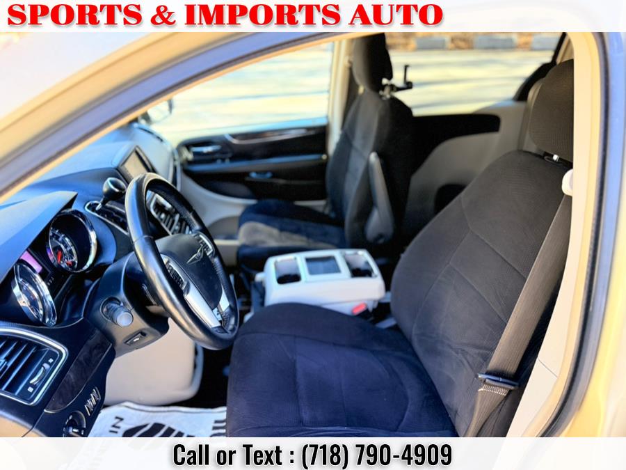 2011 Chrysler Town & Country Touring photo