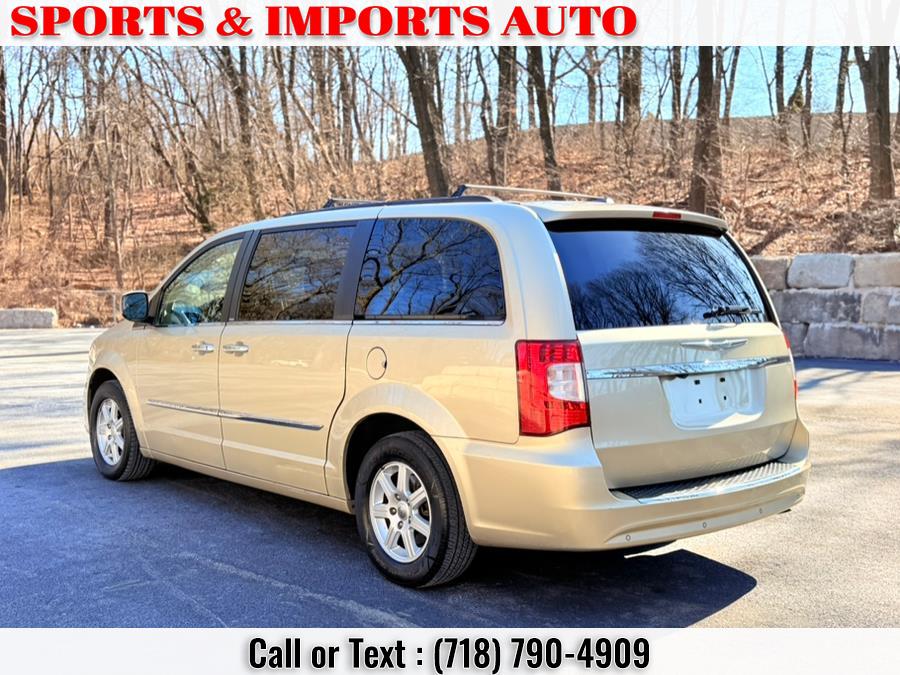 2011 Chrysler Town & Country Touring photo