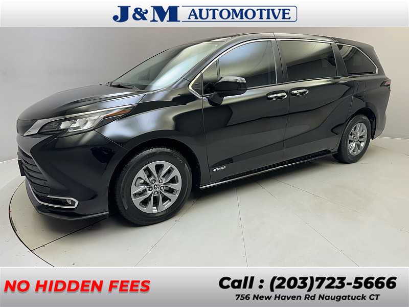 2021 Toyota Sienna XLE photo
