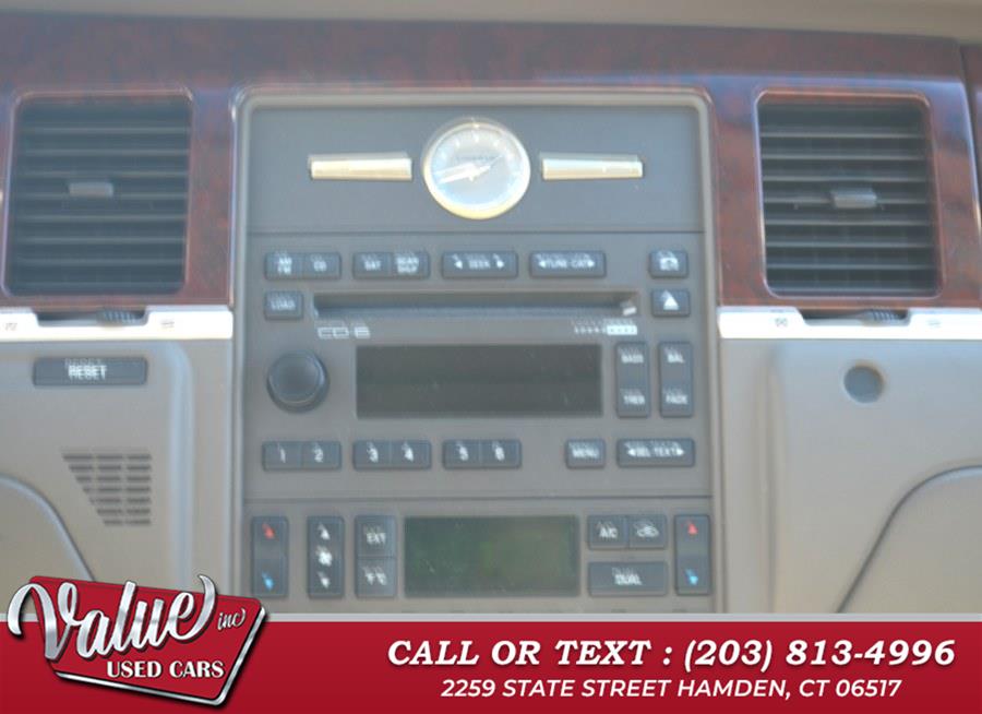 2005 Lincoln Town Car Signature photo