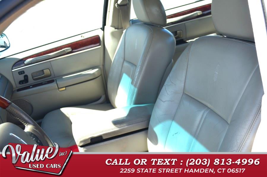 2005 Lincoln Town Car Signature photo