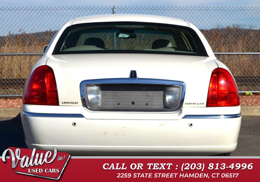 2005 Lincoln Town Car Signature photo