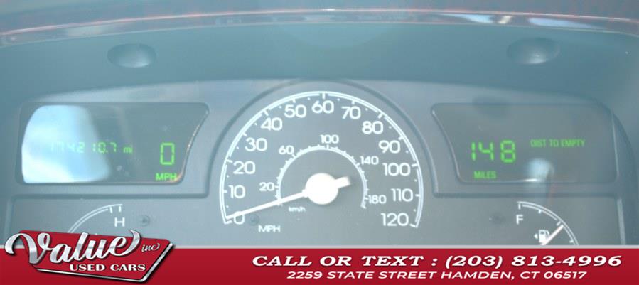 2005 Lincoln Town Car Signature photo