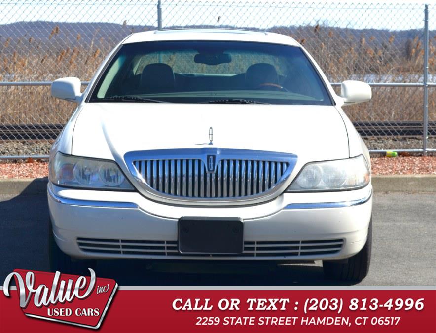 2005 Lincoln Town Car Signature photo