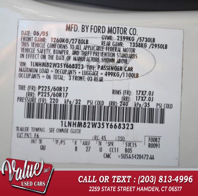 2005 Lincoln Town Car Signature photo