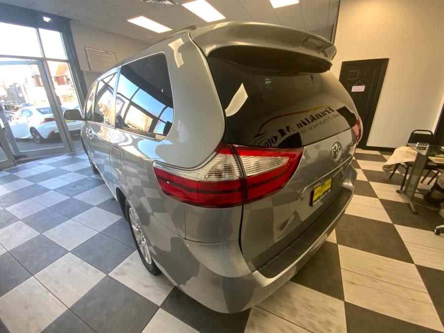 2015 Toyota Sienna 5dr 7-Pass Van LE AWD (Natl) photo