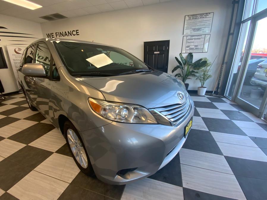 2015 Toyota Sienna 5dr 7-Pass Van LE AWD (Natl) photo