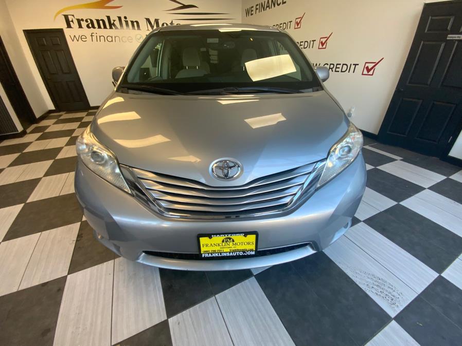2015 Toyota Sienna 5dr 7-Pass Van LE AWD (Natl) photo