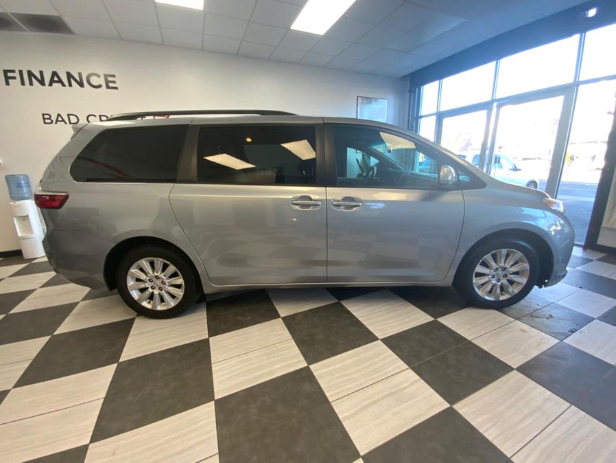 2015 Toyota Sienna 5dr 7-Pass Van LE AWD (Natl) photo