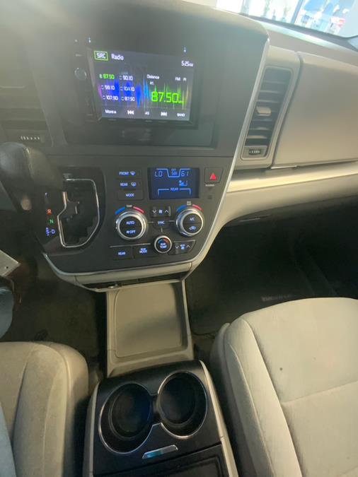 2015 Toyota Sienna 5dr 7-Pass Van LE AWD (Natl) photo