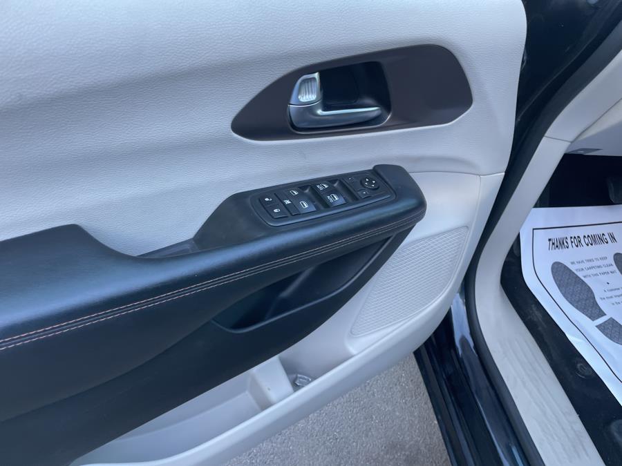 2019 Chrysler Pacifica Touring L FWD photo