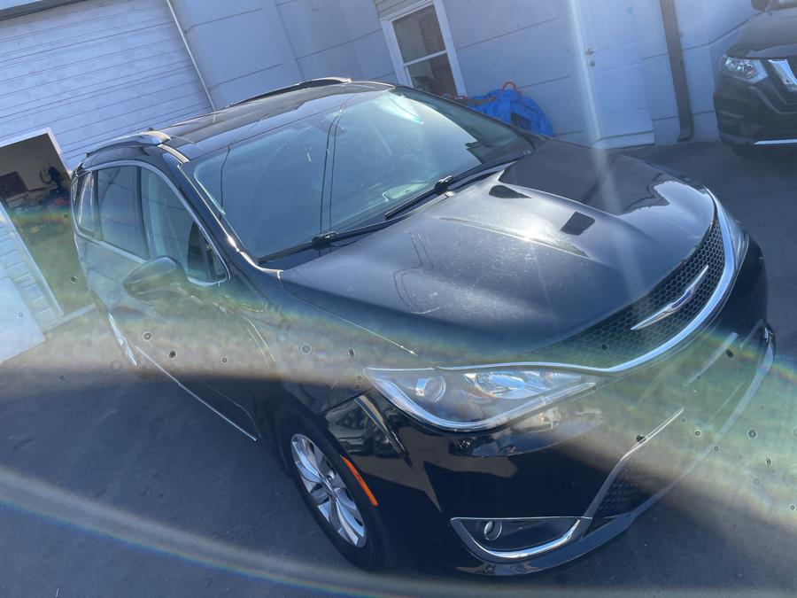 2019 Chrysler Pacifica Touring L FWD photo