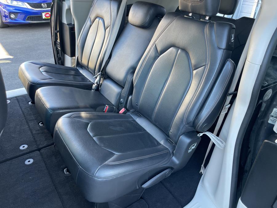 2019 Chrysler Pacifica Touring L FWD photo