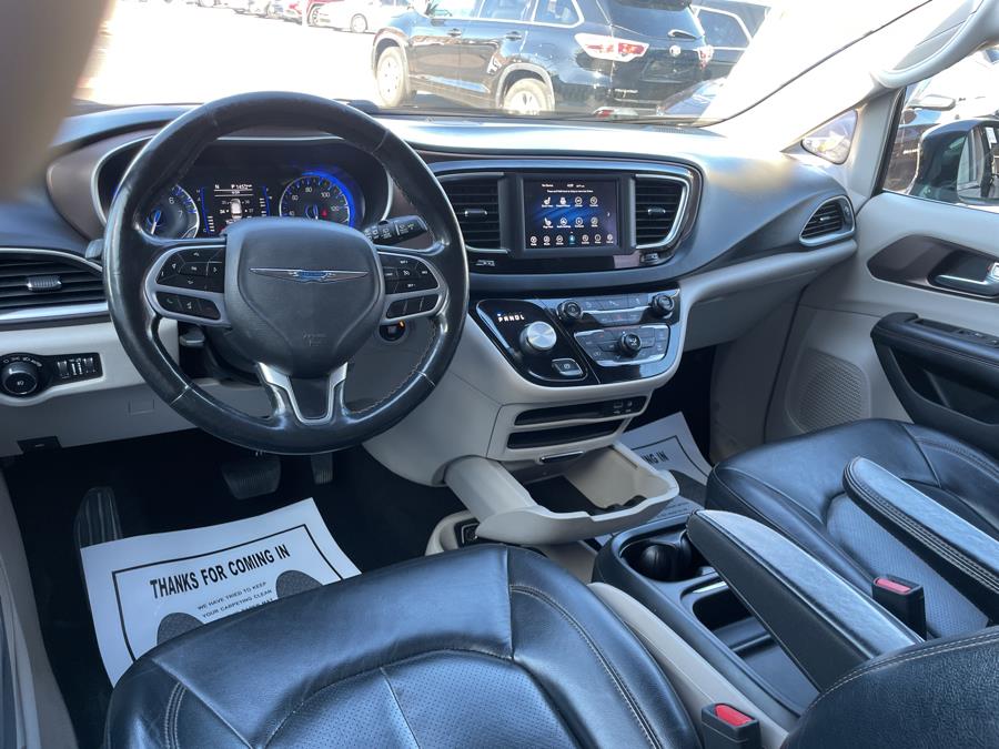 2019 Chrysler Pacifica Touring L FWD photo