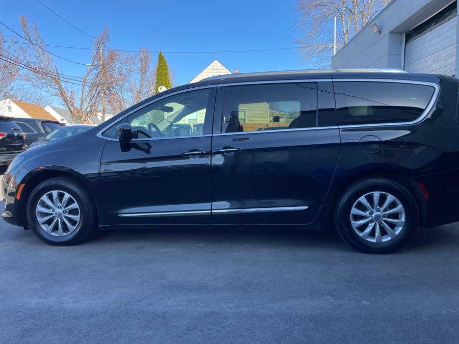 2019 Chrysler Pacifica Touring L FWD photo